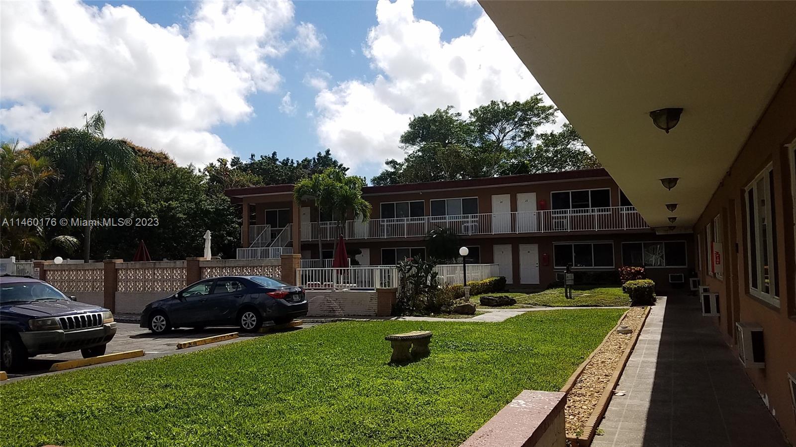 Hollywood Condo: 2838 Madison St