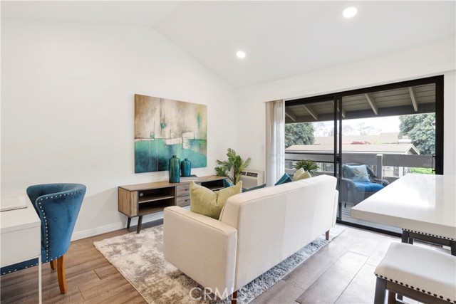 Irvine Condo: 262 Streamwood