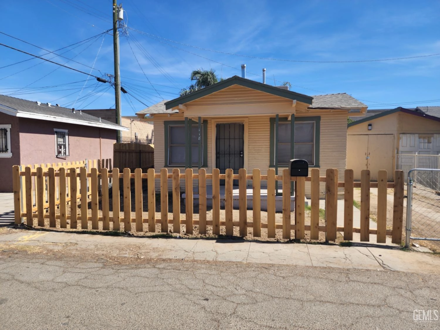 Bakersfield Condo: 118 Eye St