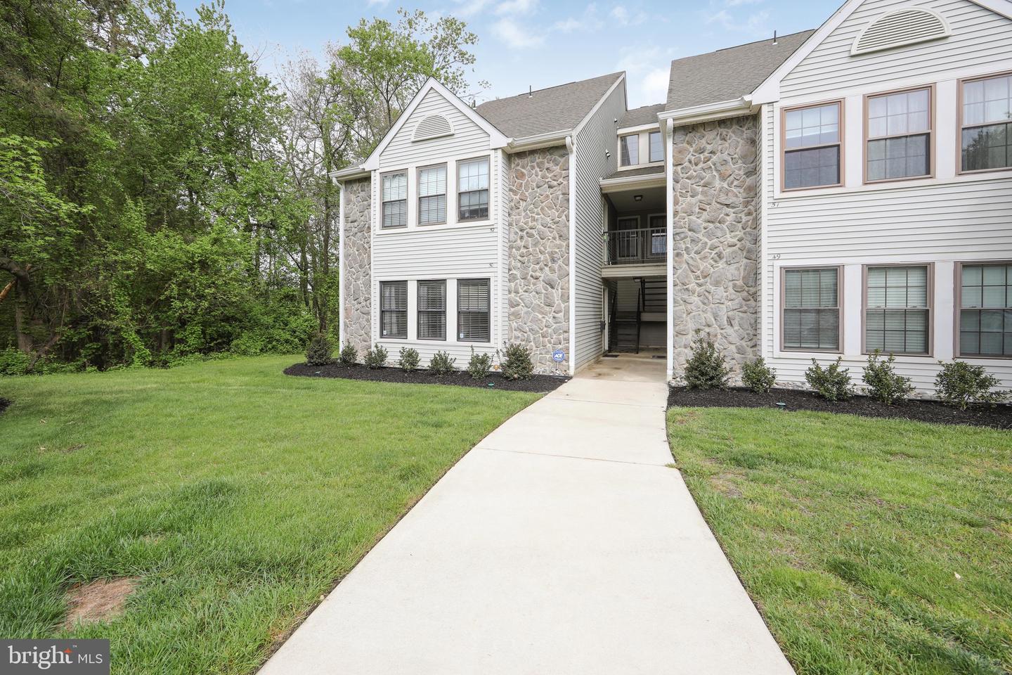 Marlton Condo: 50 Bridgewater Dr
