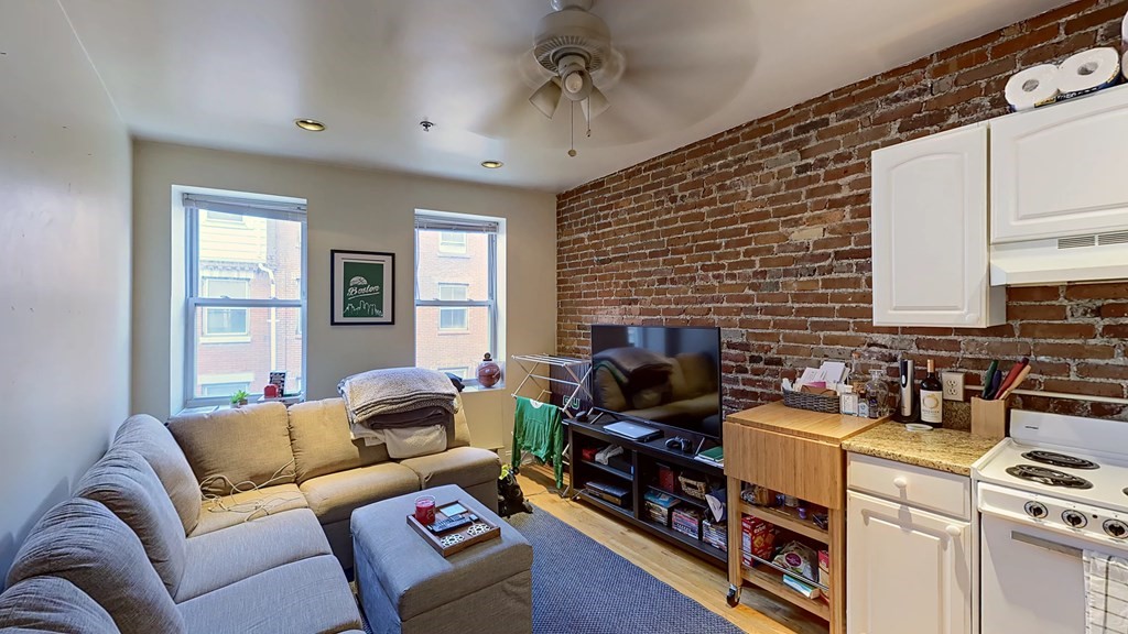 Boston Condo: 91 Prince St