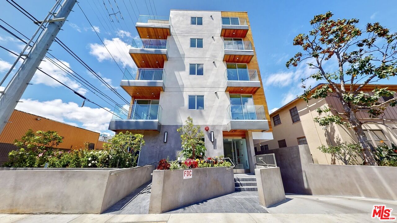 Los Angeles Condo: 1143 Glenville Dr