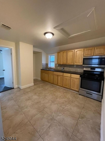 Newark Condo: 42 Shaw Ave