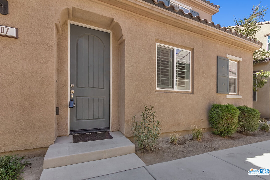 PALM DESERT Condo: 607 CALLE VIBRANTE