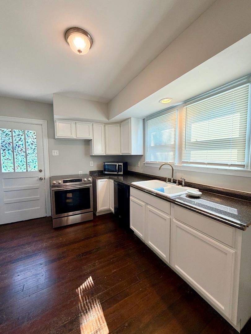 Lexington House: 141 Brown Ave