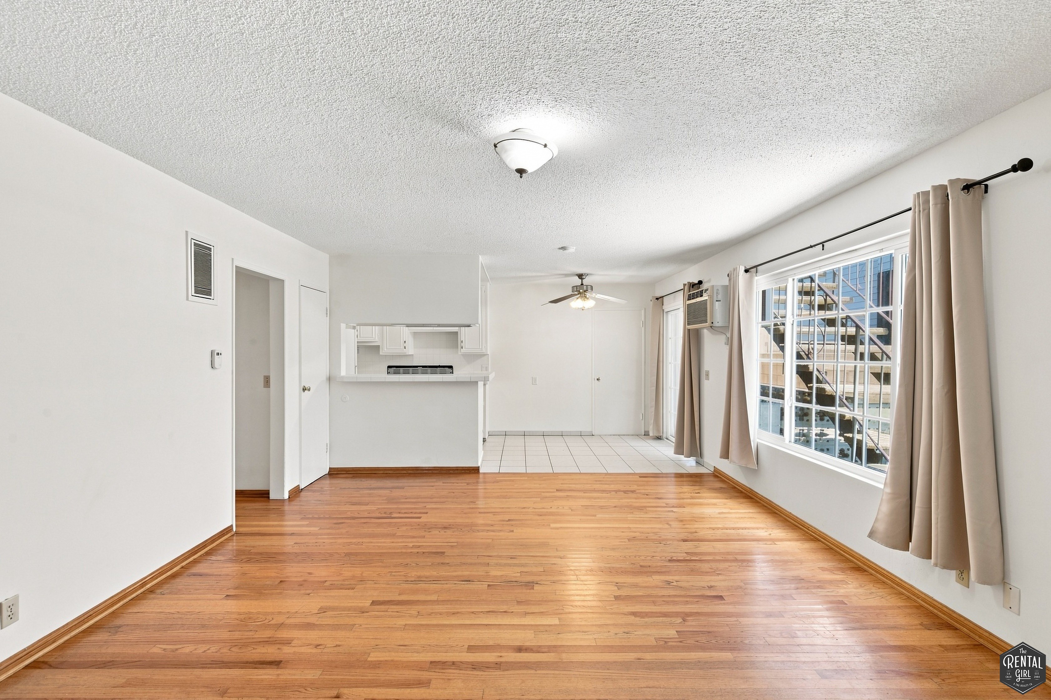Los Angeles Condo: 3720 Vinton Ave