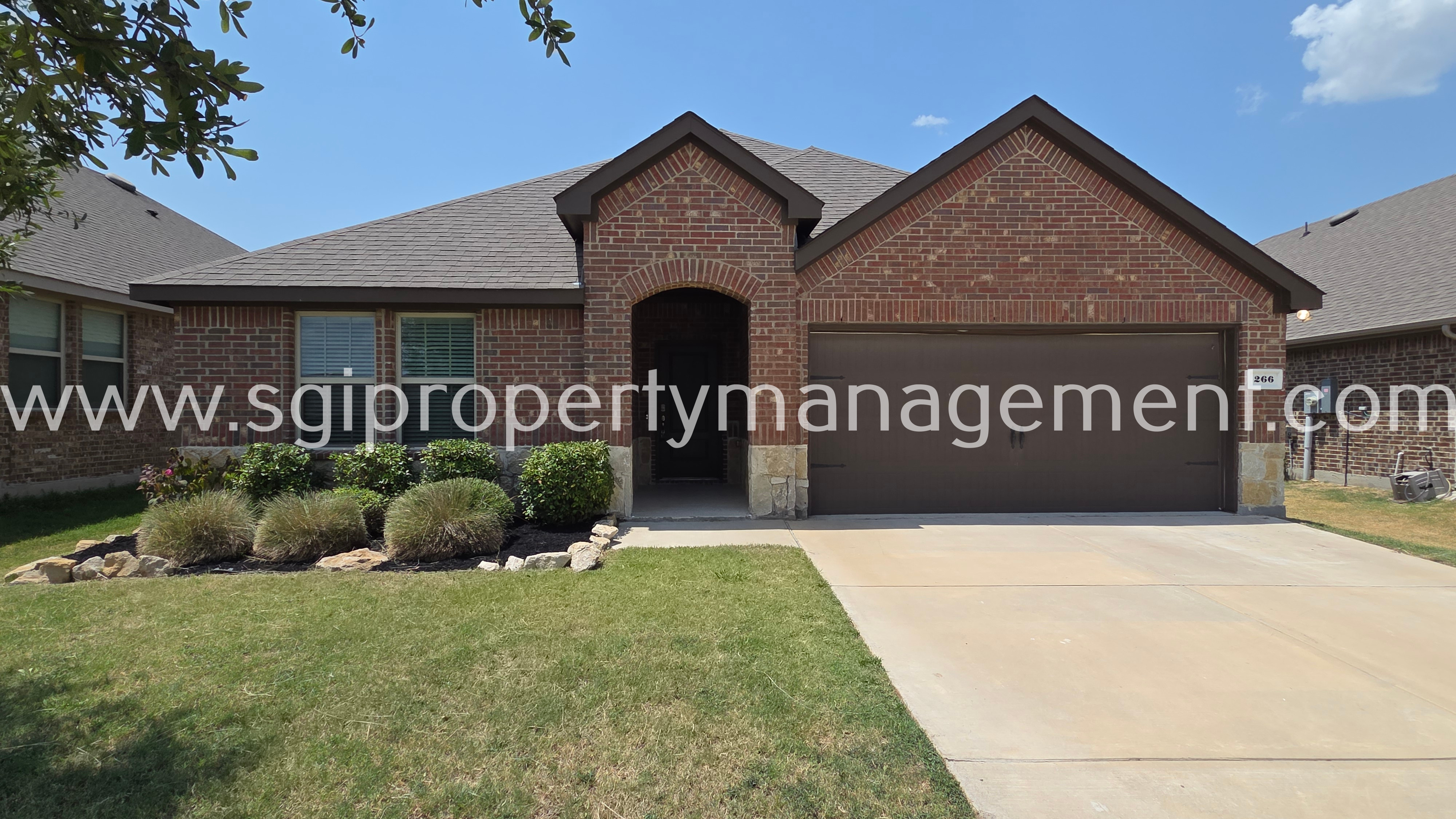 Royse City House: 266 Canyon Crest Way