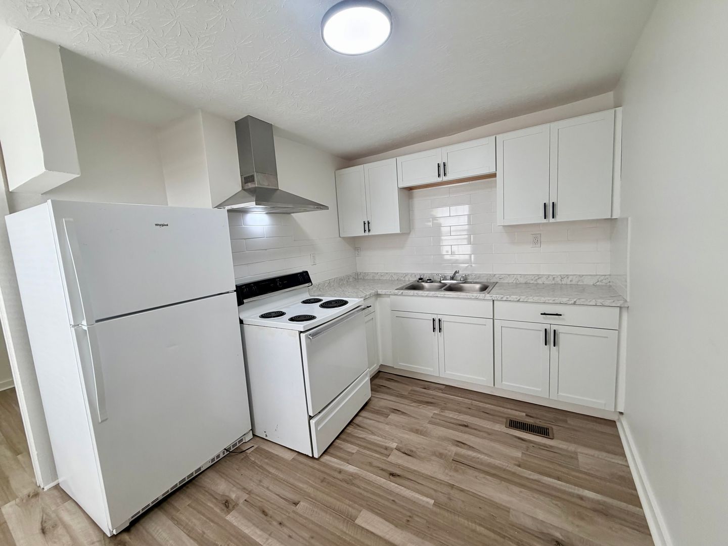 Lexington House: 531 Smith St (Z4)