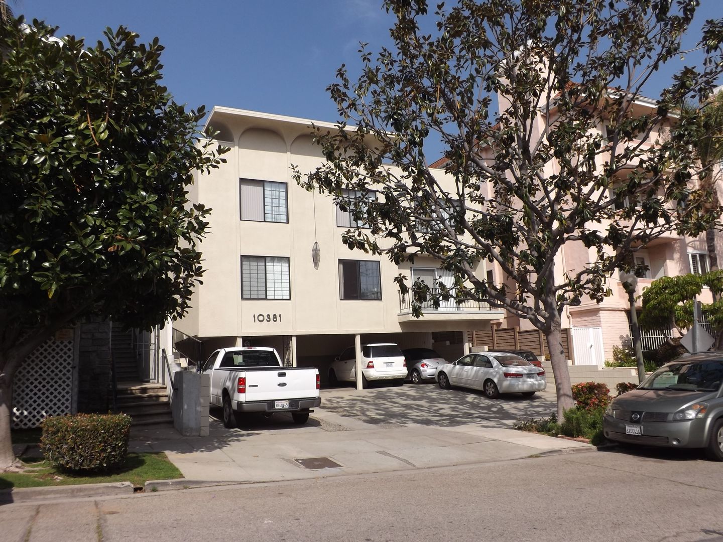 Los Angeles Condo: 10381 Almayo Ave.