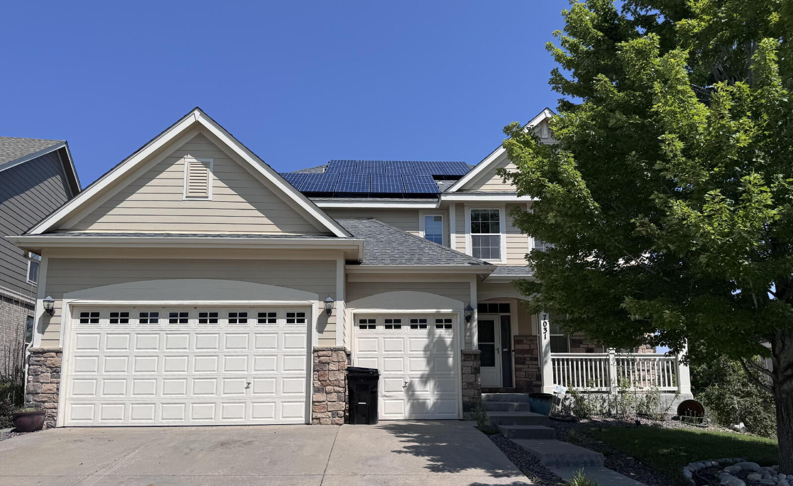 Aurora House: 7031 S Oak Hill Cir