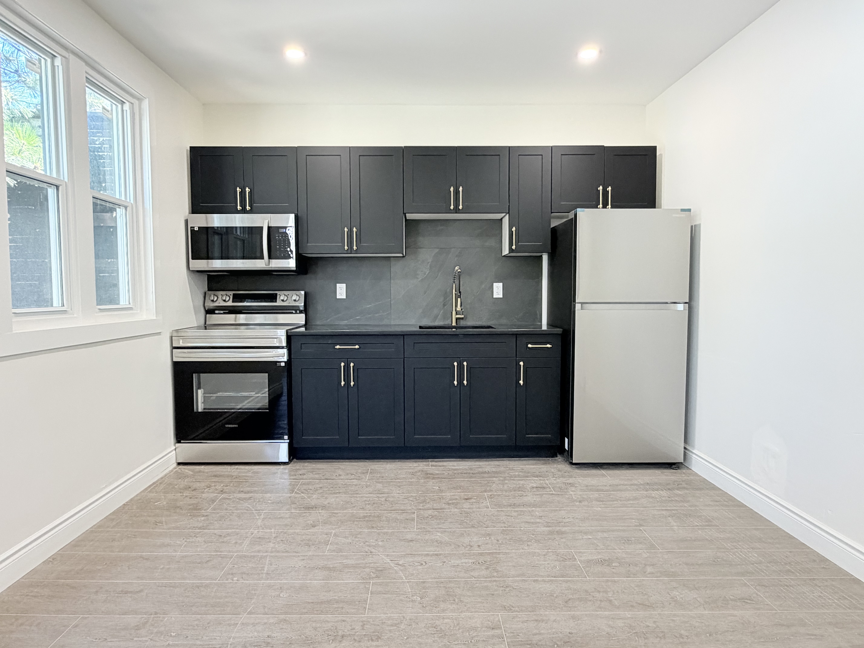 Windsor Condo: 691 Ouellette Ave