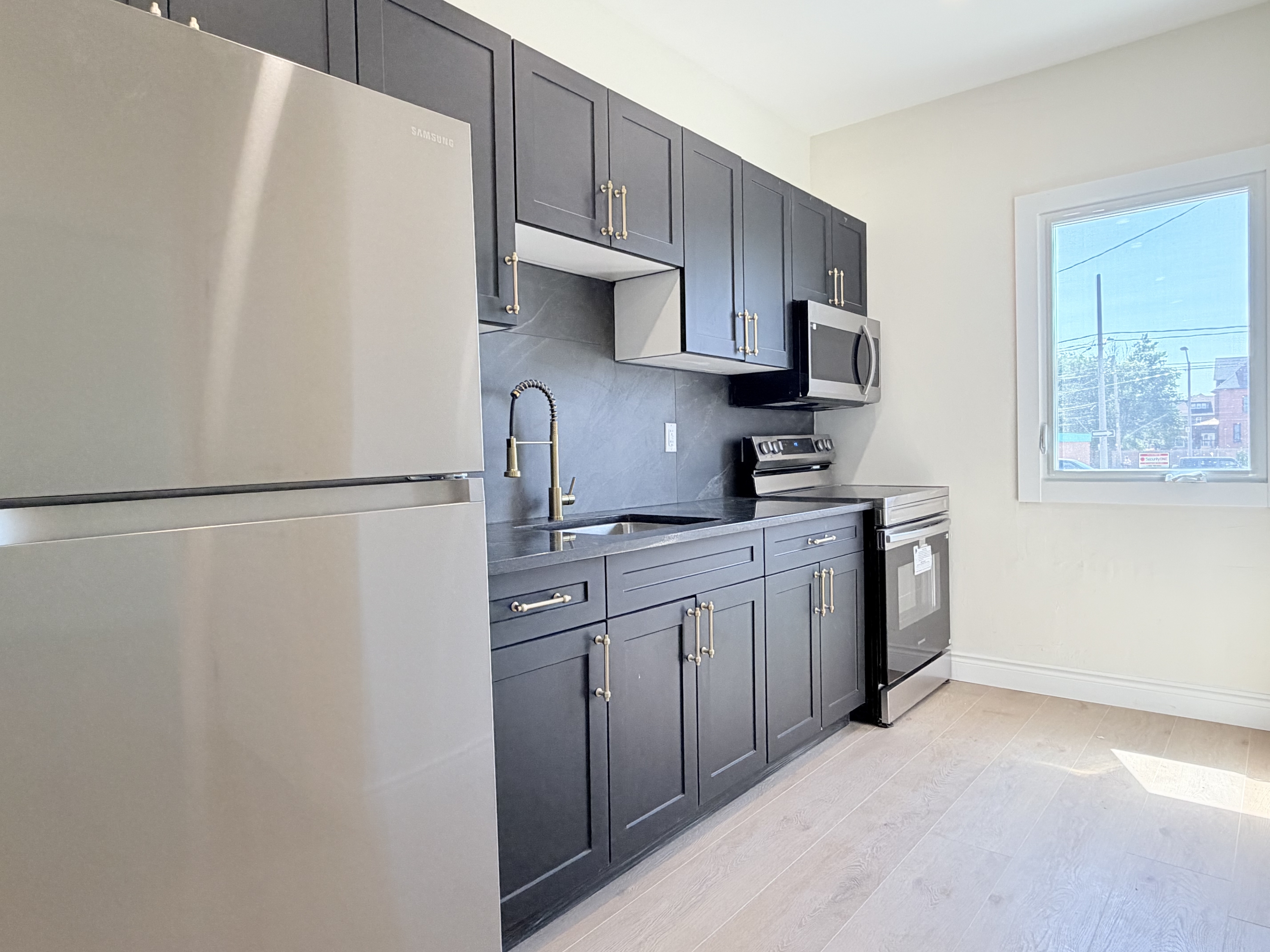 Windsor Condo: 691 Ouellette Ave