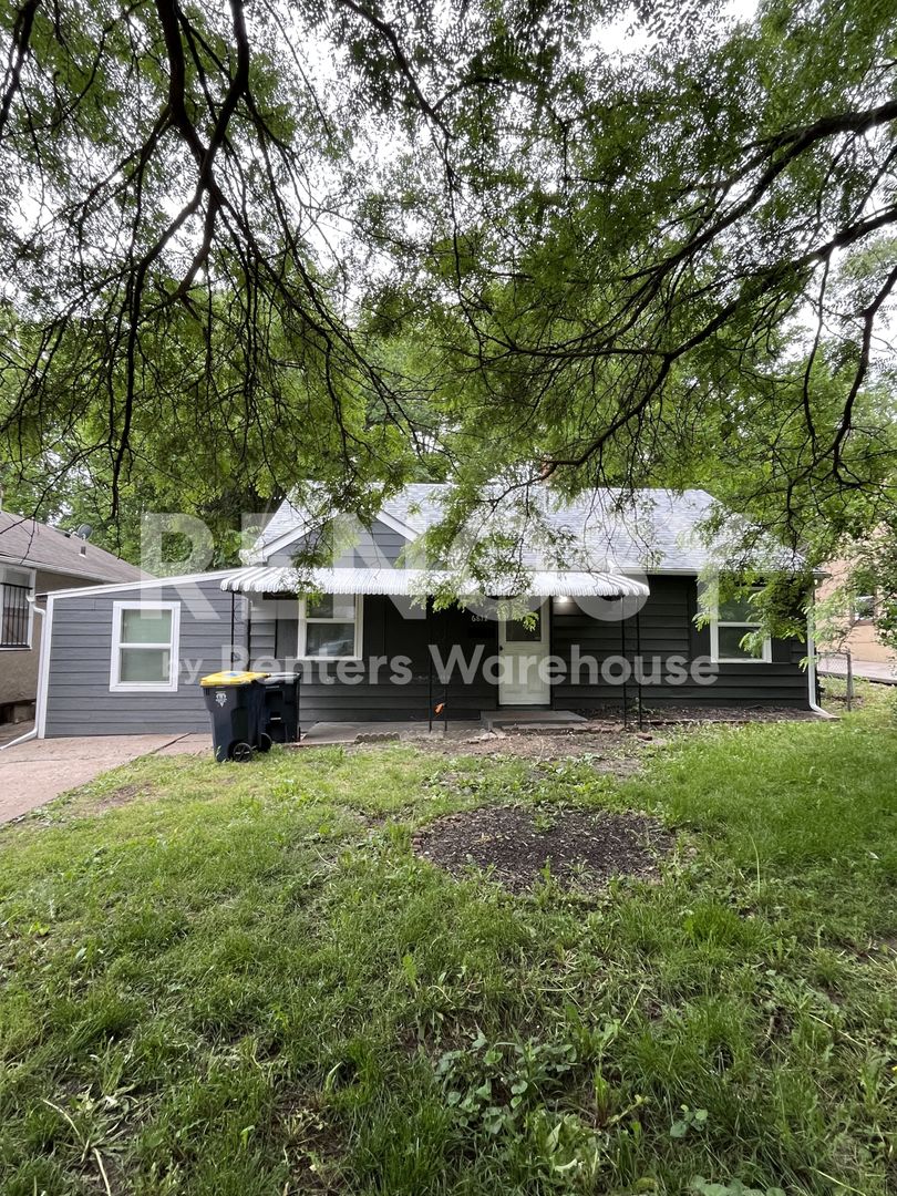 Kansas City House: 6812 College Ave