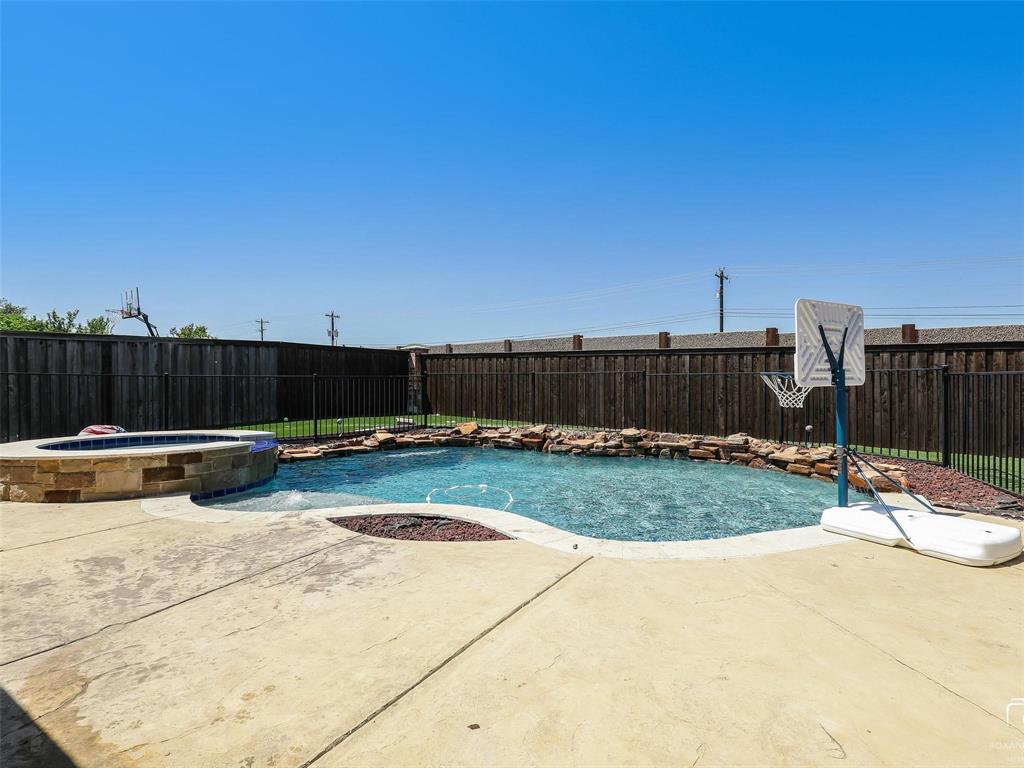 DENISON Condo: 2909 GREENWOOD CIR