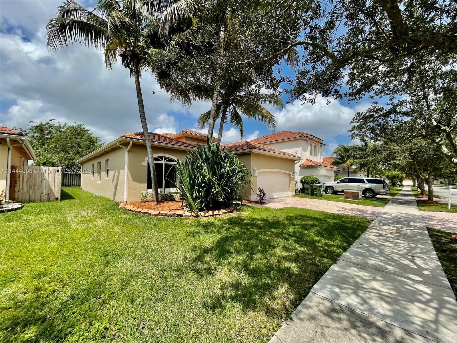 Homestead Condo: 1621 Southeast 17th St