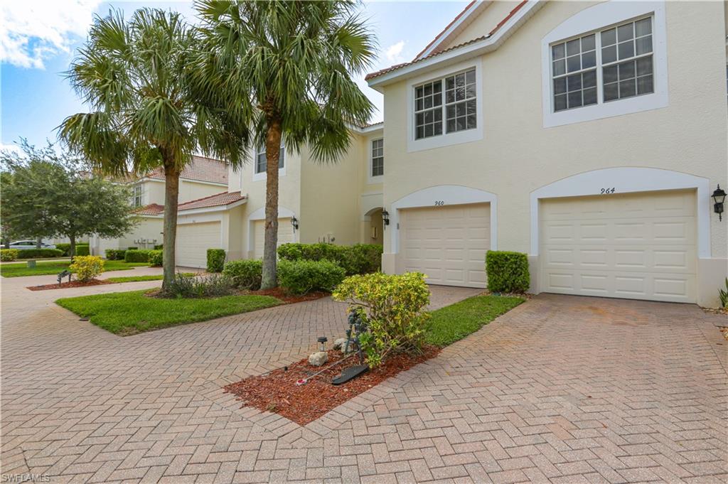 Naples Condo: 960 Hampton Cir