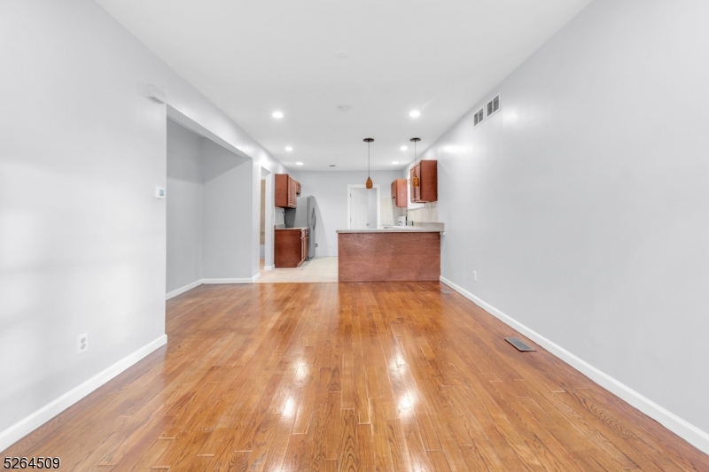 Newark Condo: 110 South Devine St