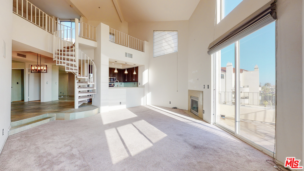 Venice Condo: 235 Main St