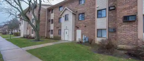 Vernon Hls Condo: 13 Echo Ct
