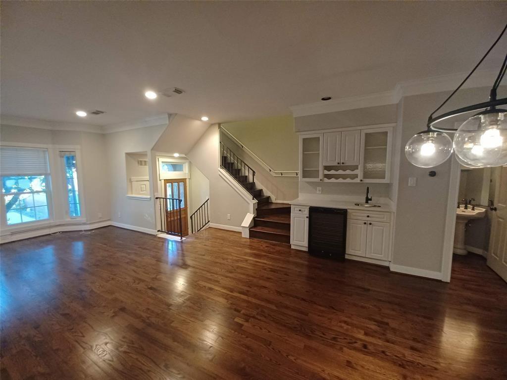 Houston Condo: 1321 Woodhead St