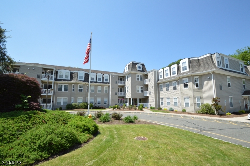 Netcong Condo: 1 Jenny Lind St