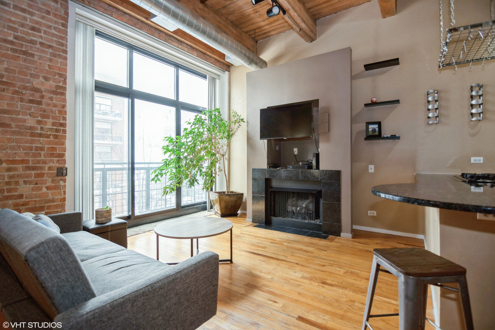 Chicago Condo: 728 West Jackson Blvd