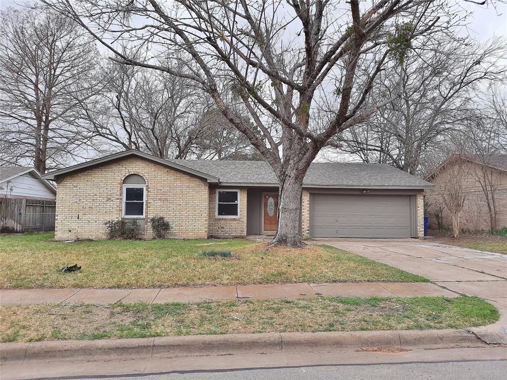 Burleson Condo: 313 Northwest Suzanne Ter