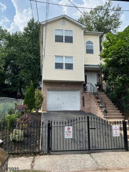 Newark Condo: 15 Seymour Ave
