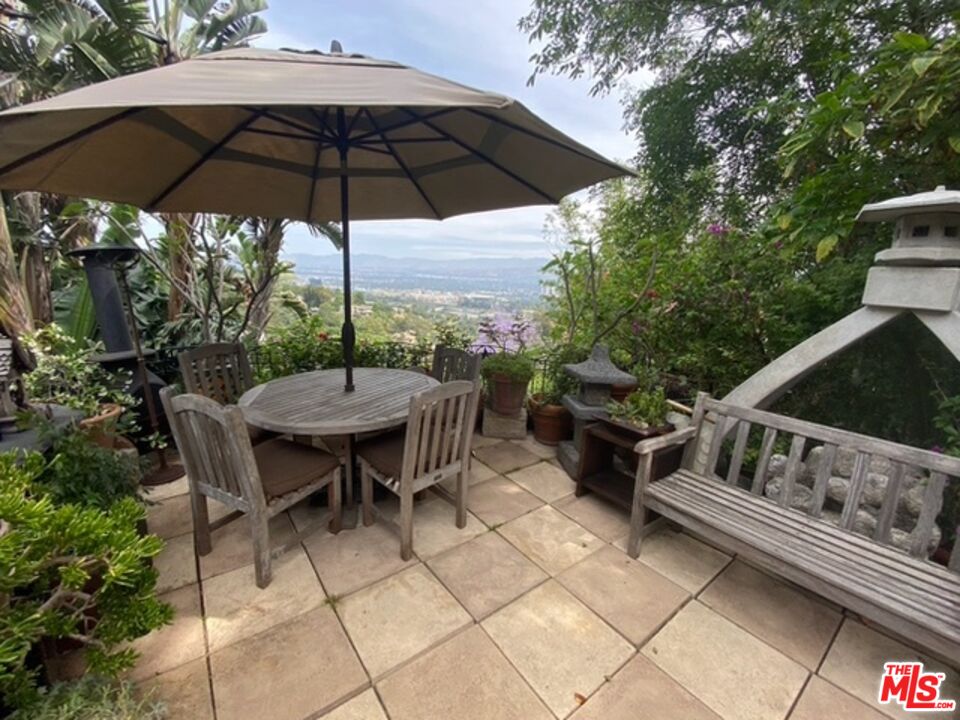 Los Angeles Condo: 7287 Pacific Vw Dr