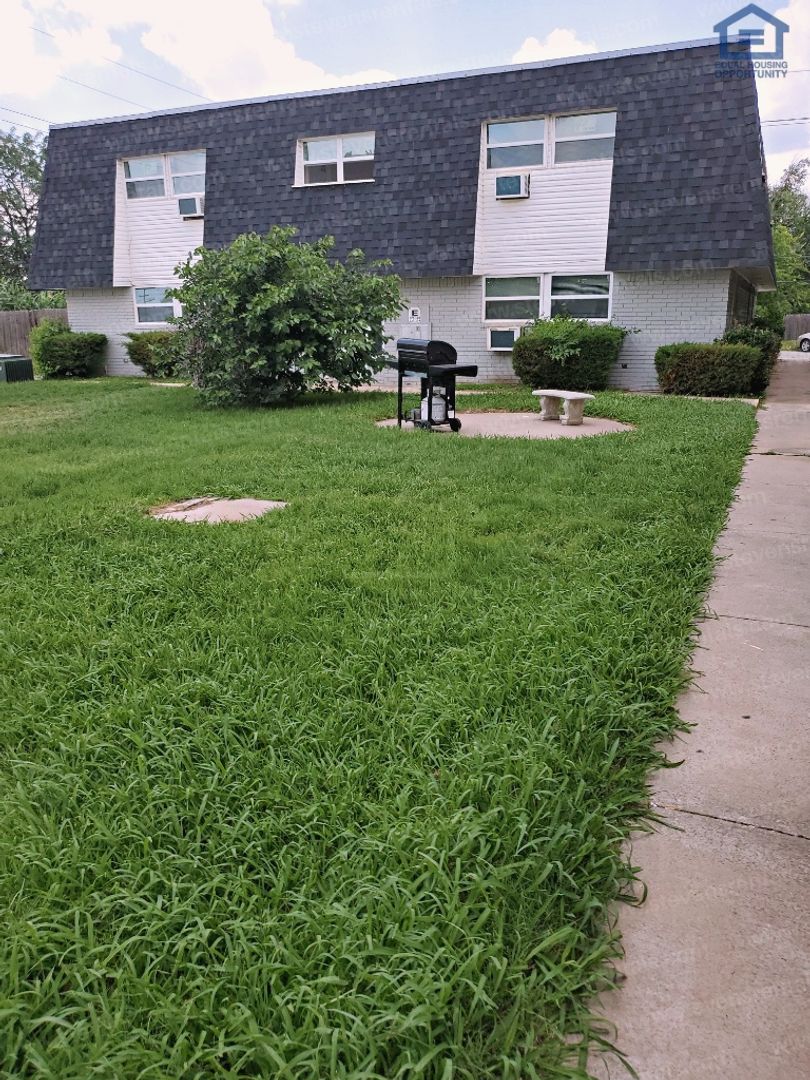 Lawton Apartment: 2110 NW Lindy Ave