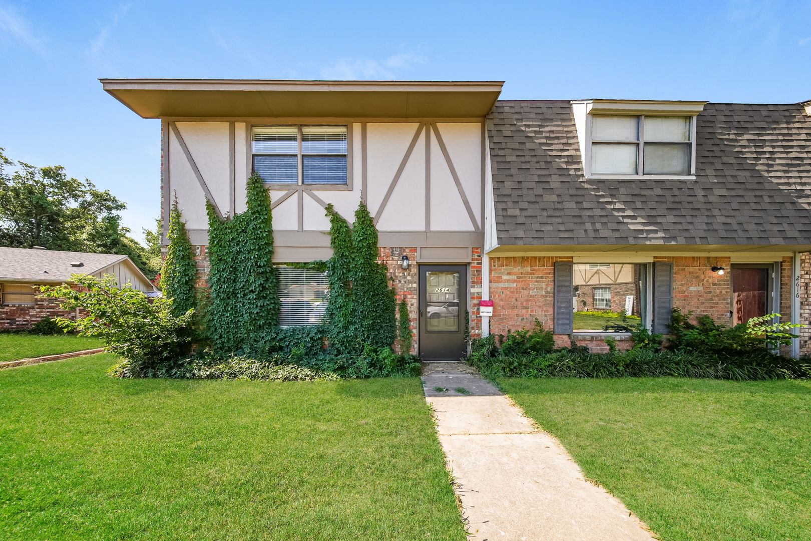 Duncan House: 2614 Martin Ln