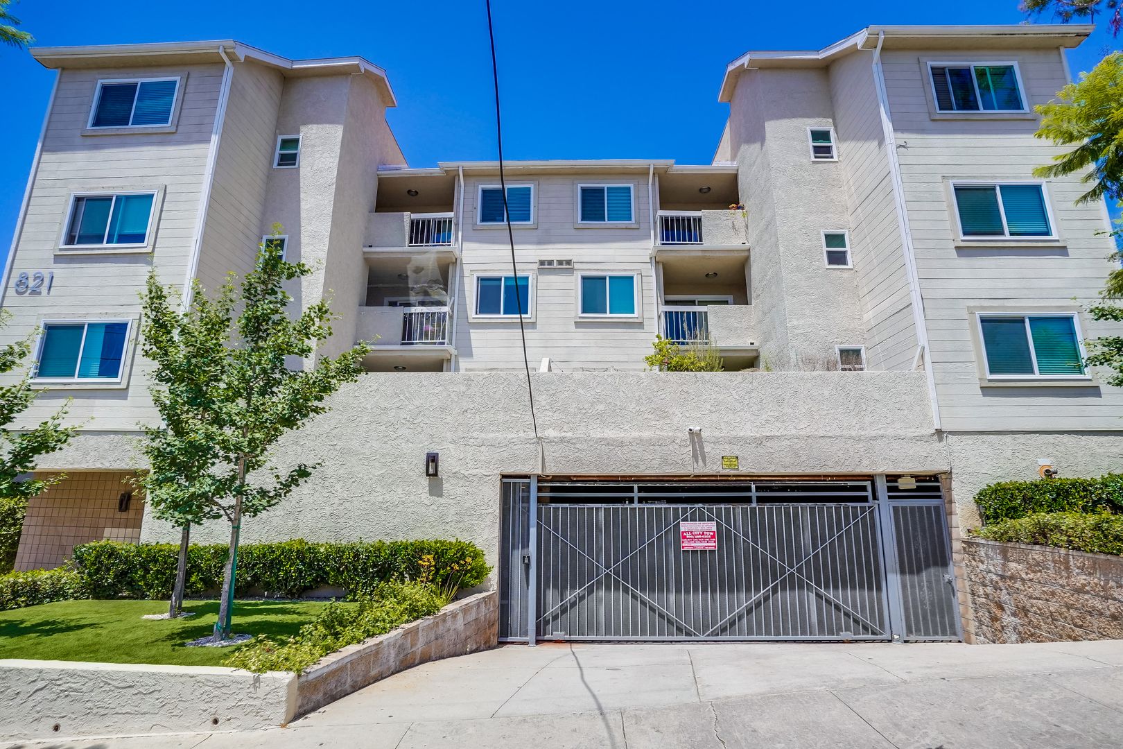 Inglewood Condo: 821 N Austin Ave