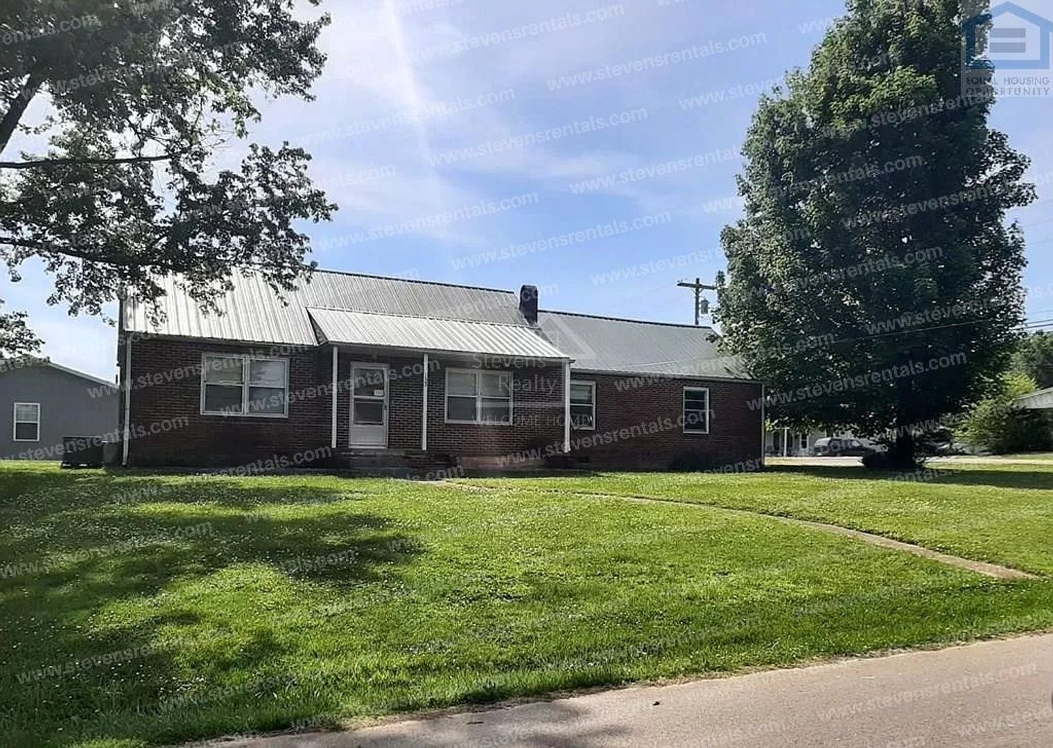 Livingston House: 123 Keaton St