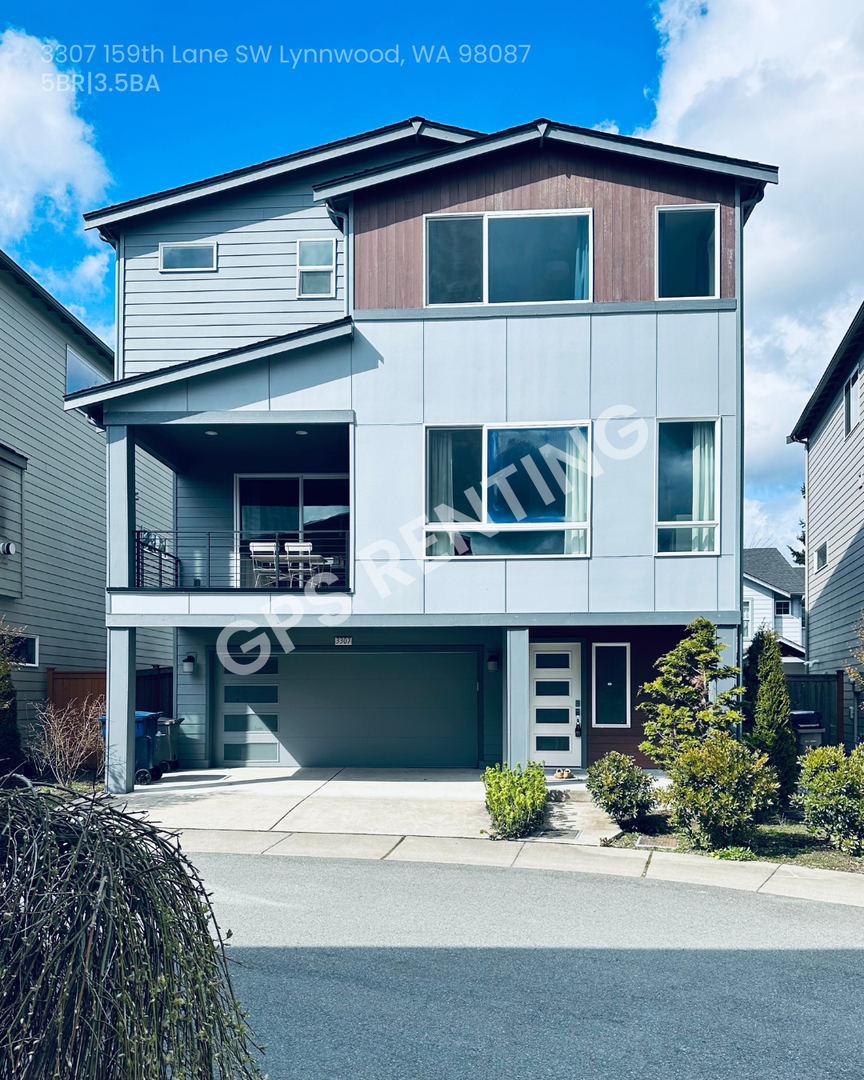 Lynnwood House: 3307 159th Lane SW