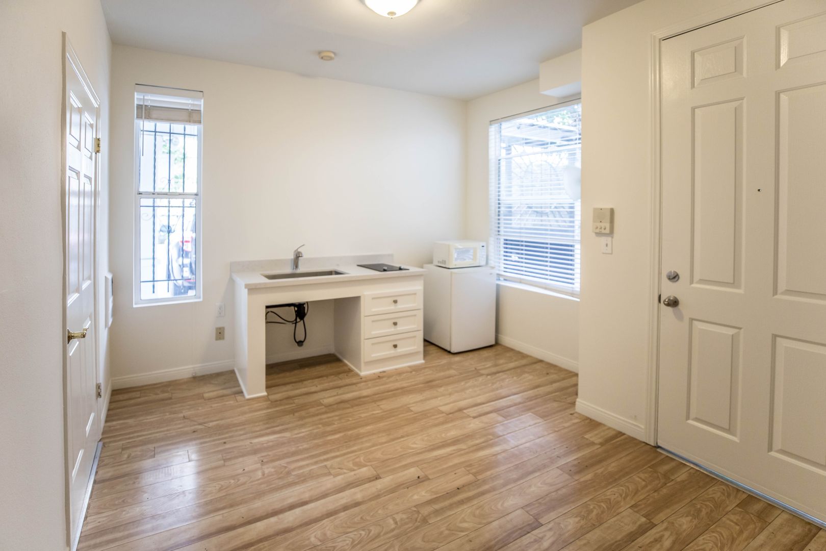 Santa Monica Apartment: 1117 3rd St