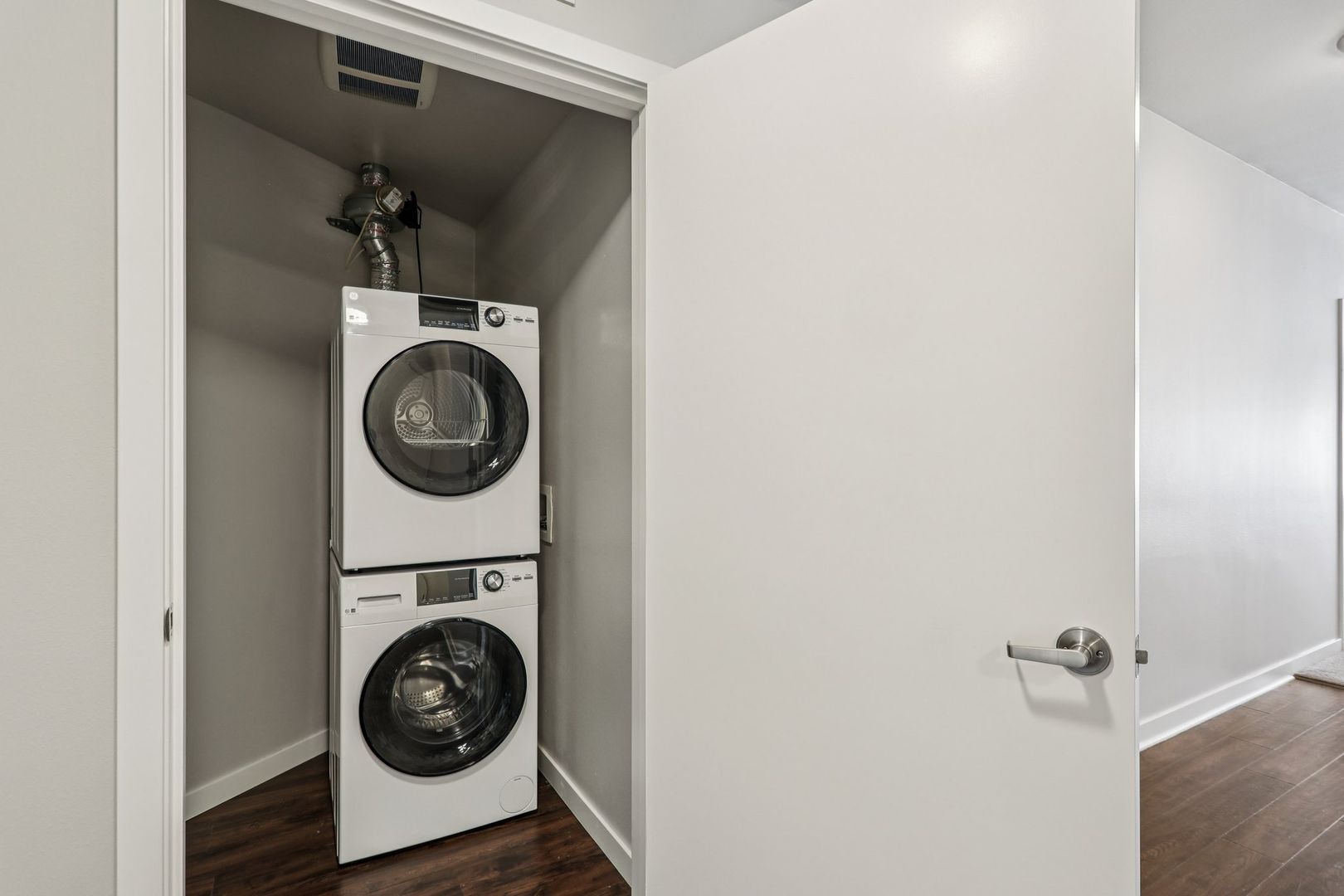 Kirkland Apartment: 11801 97th Ln