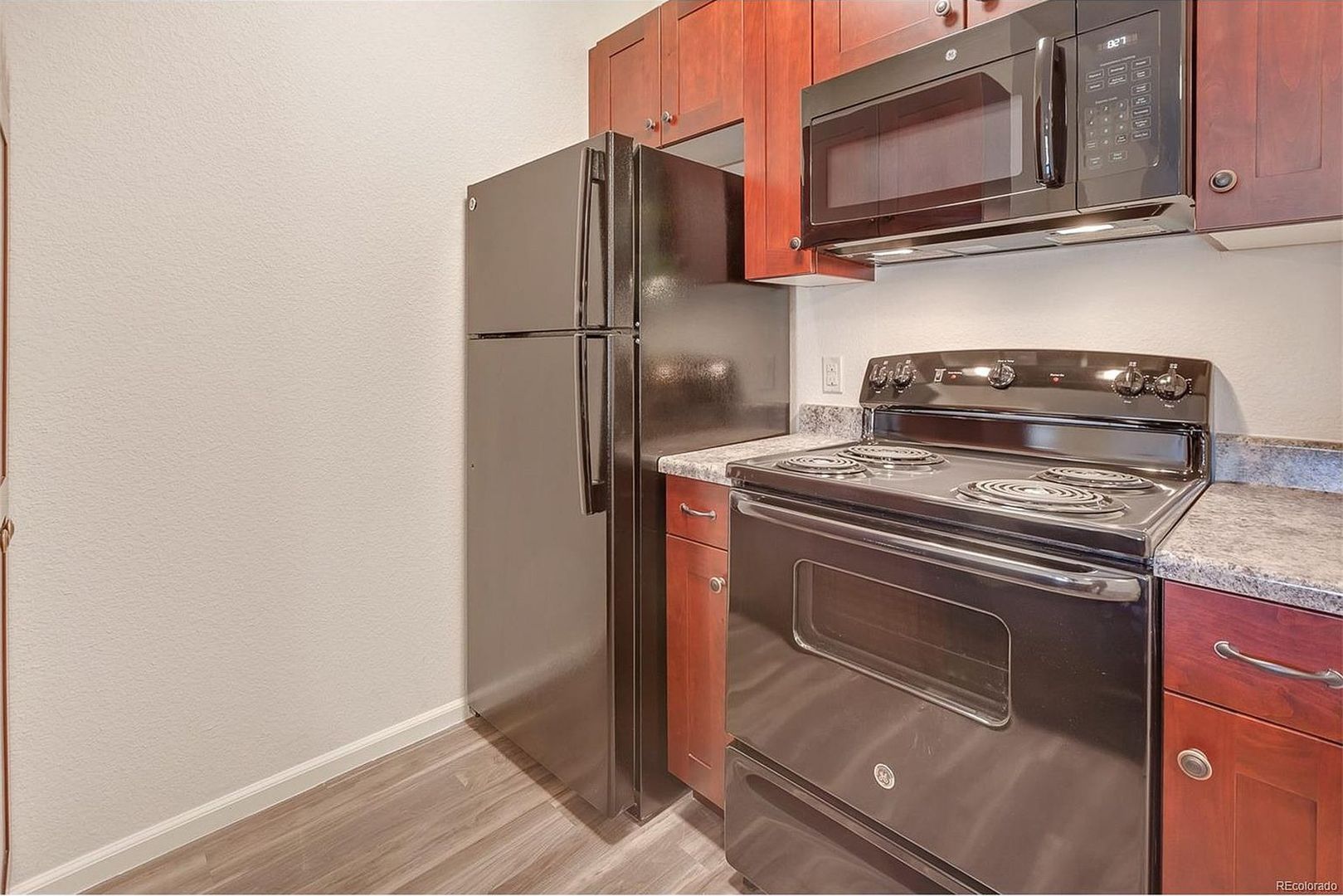 Lakewood Apartment: 1230 Pierce St