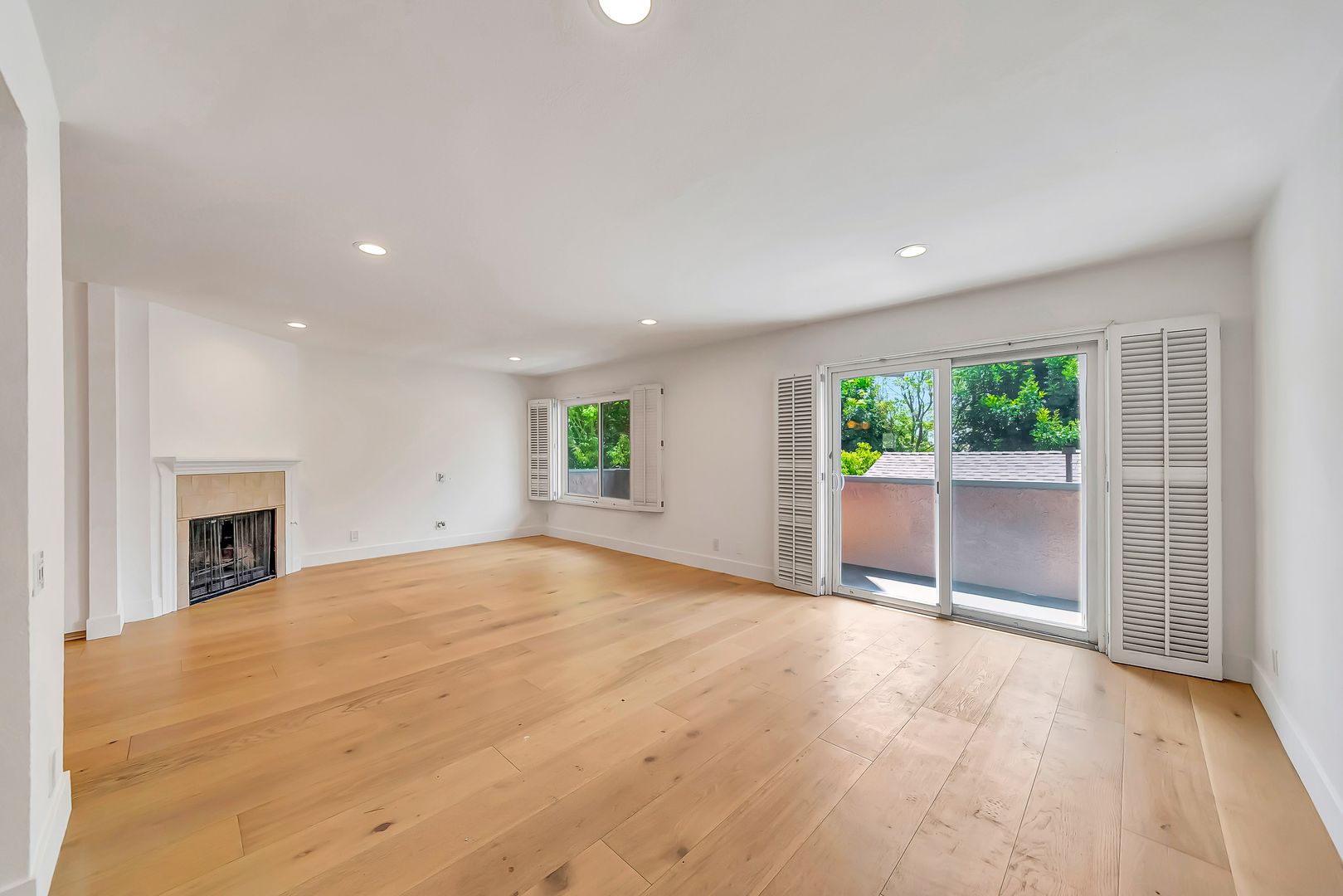 Los Angeles Condo: 4424 Coldwater Canyon Ave - 4424 Coldwater Canyon Ave