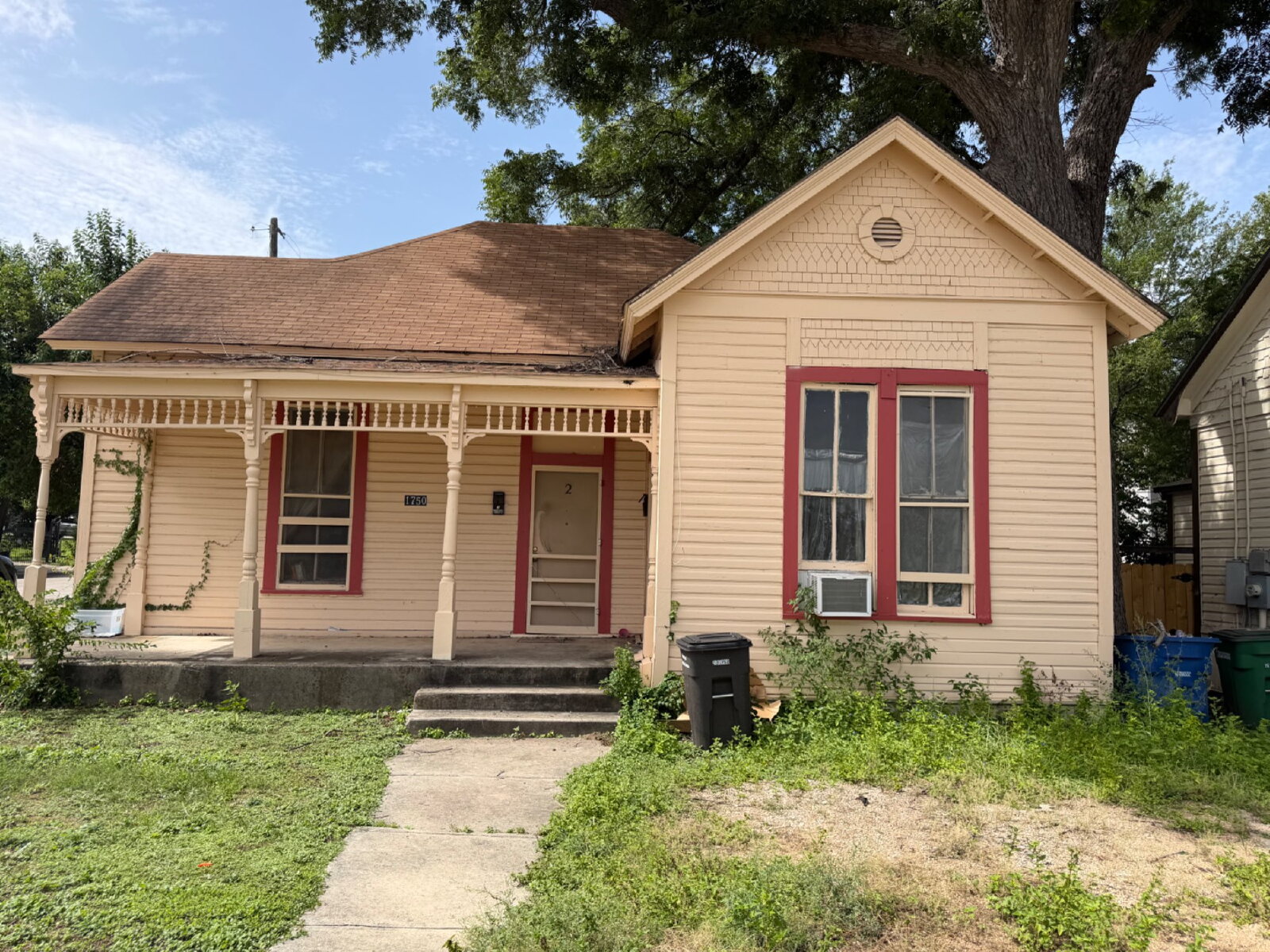 San Antonio House: 1750 e commerce st