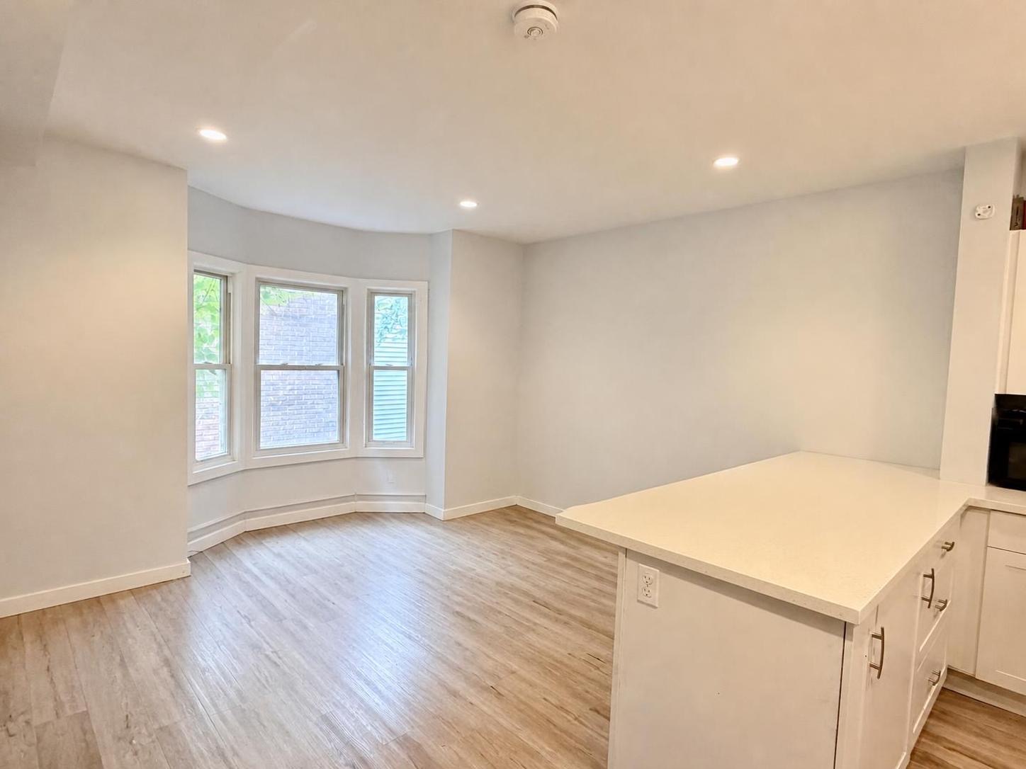 Windsor Condo: 567 Campbell Ave