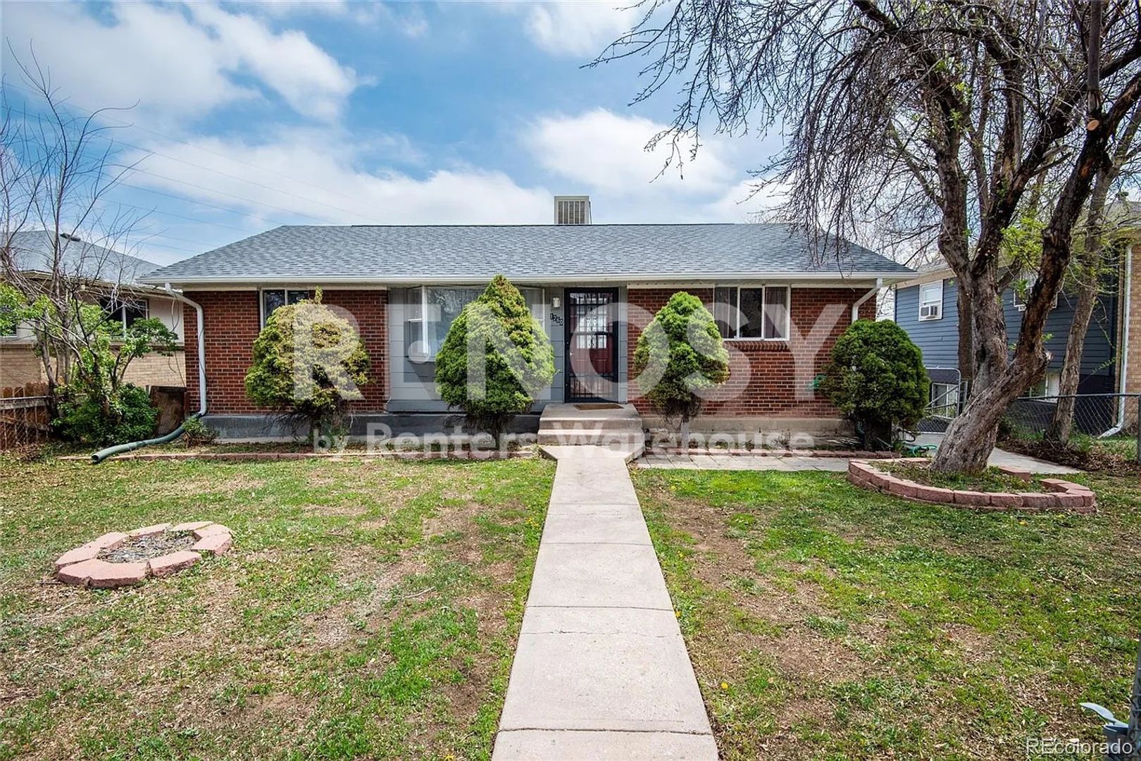 Lakewood House: 1260 Brentwood St