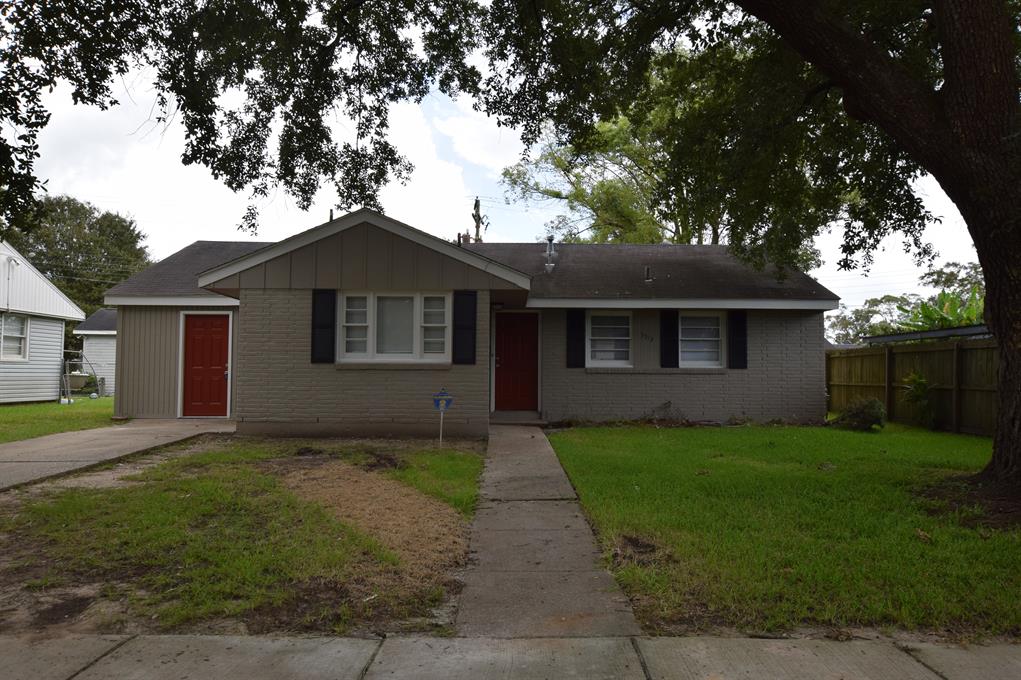 Lake Charles House: 3513 Monroe St
