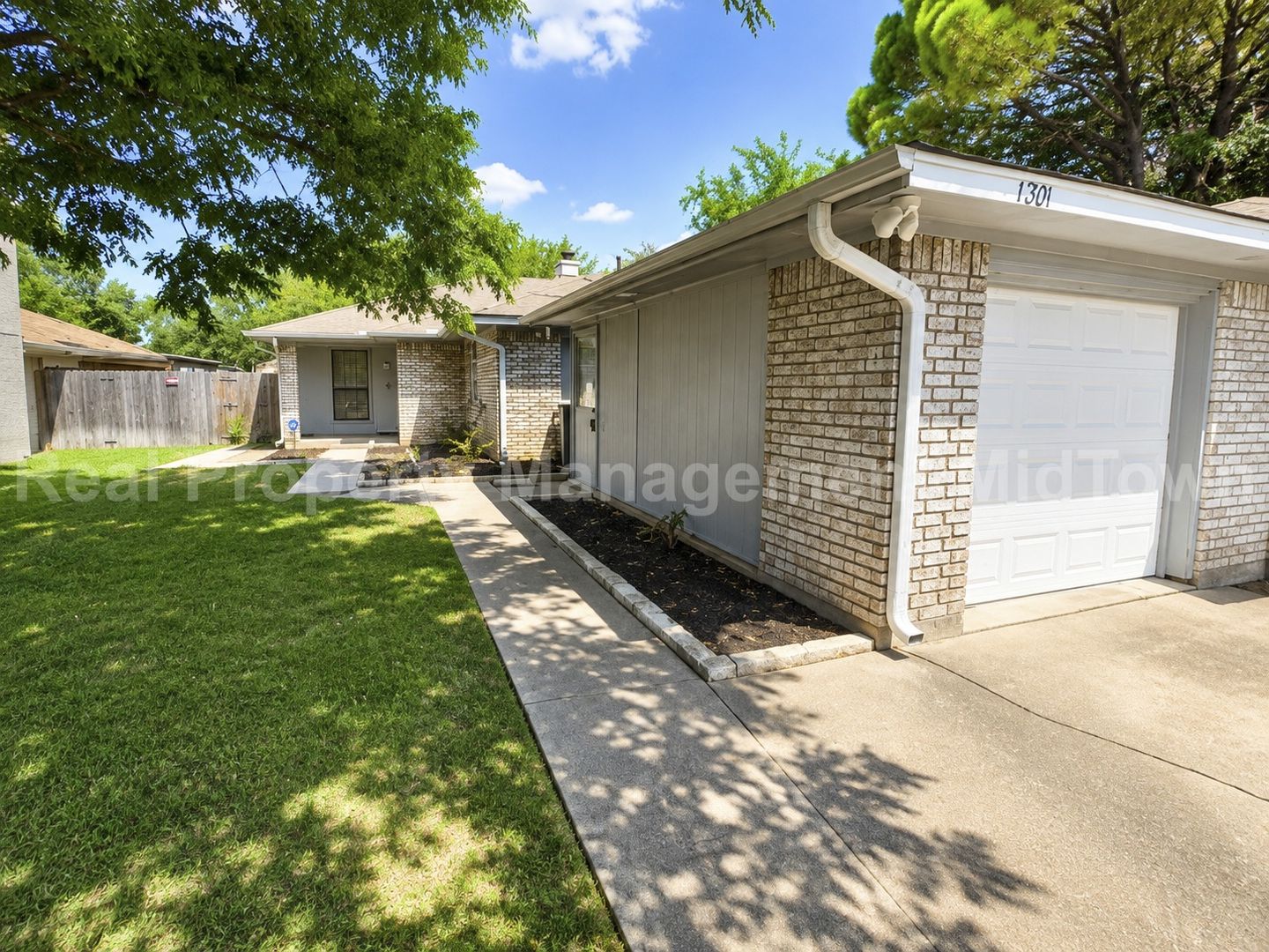 Arlington House: 4209 Wingrove Dr