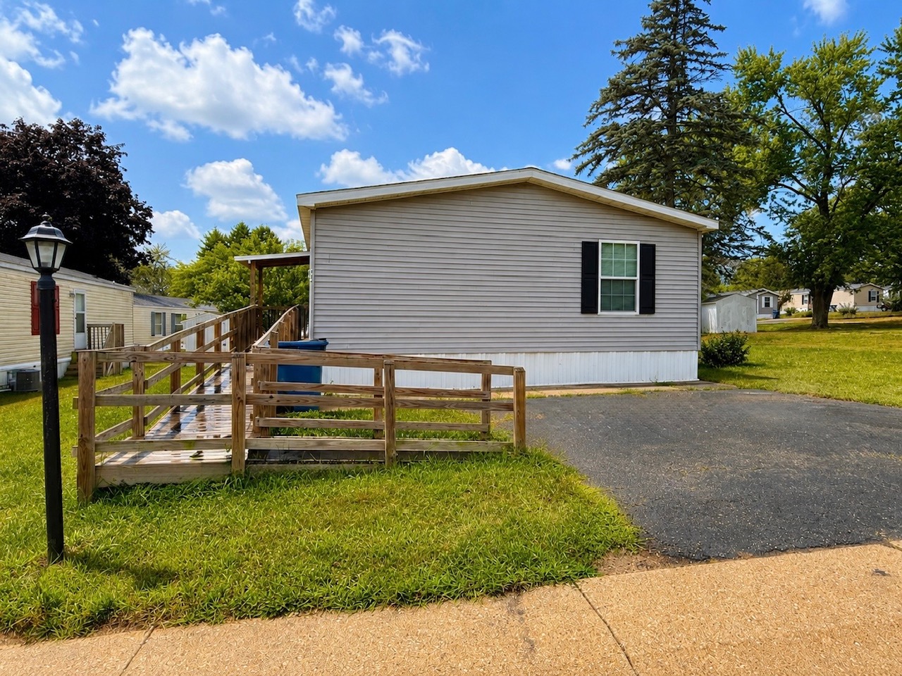Battle Creek House: 504 Pettycoat Ln