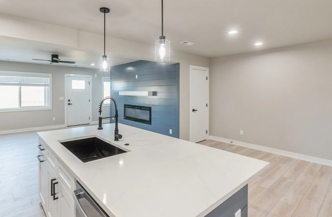 Urbandale Townhome: 14405 Springbrook Trl