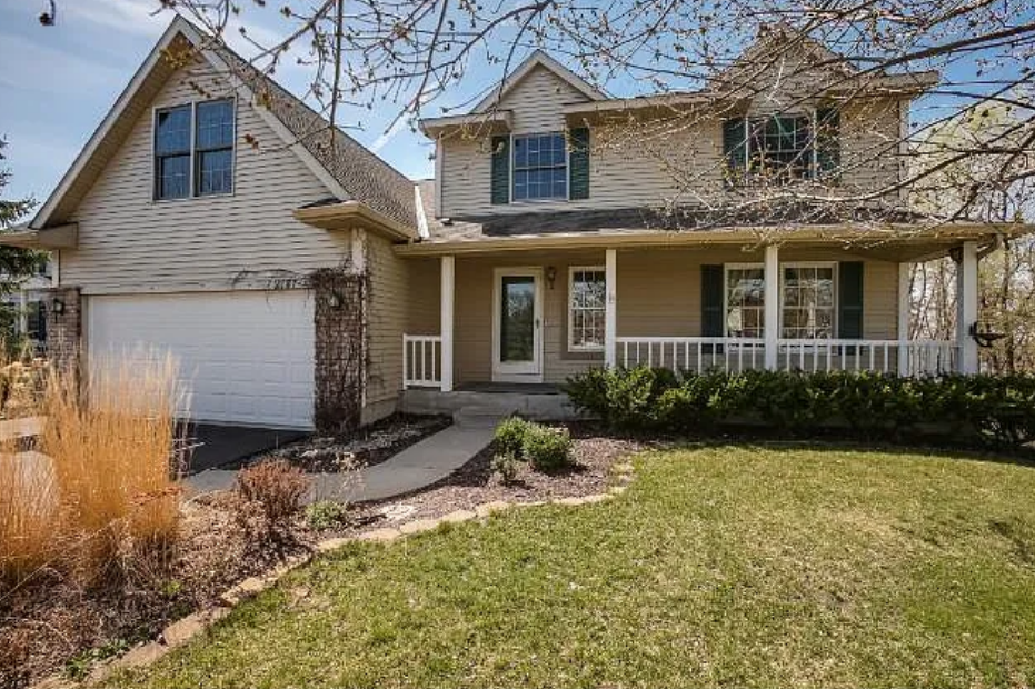 Chanhassen House: 2187 Brinker St