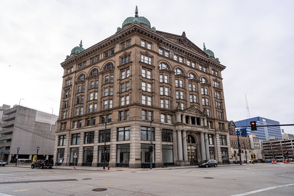 Milwaukee Condo: 135 W. Wells St