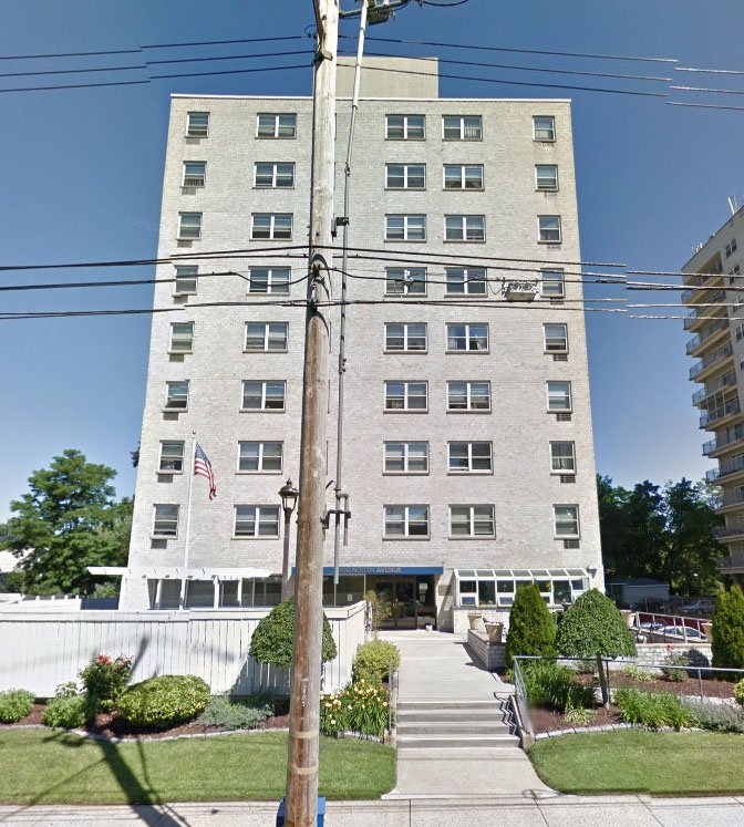 Bridgeport Condo: 2400 North Ave.