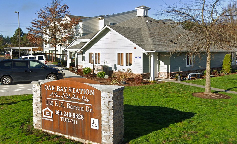 Oak Harbor Condo: 135 NE Barron Drive
