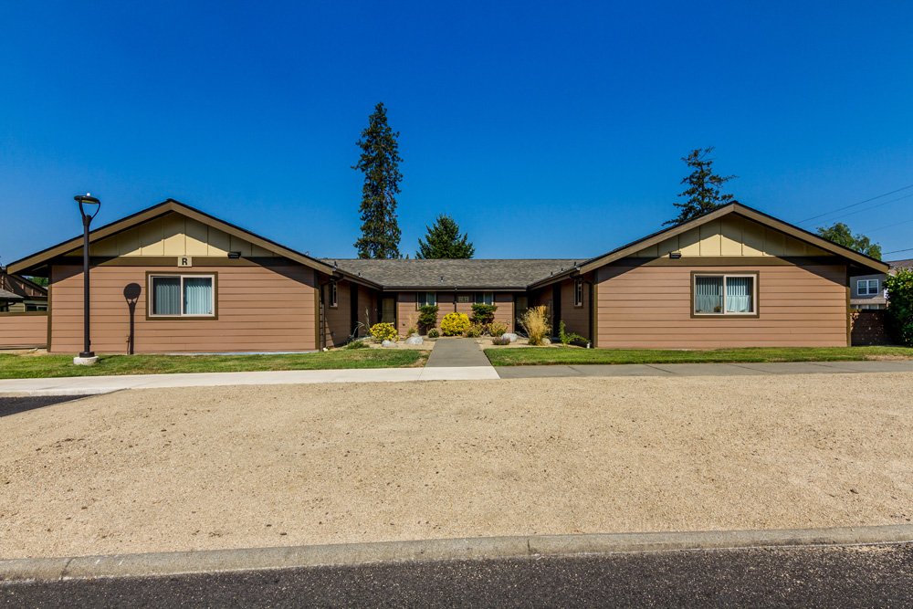 Grants Pass Condo: 1051 E Park St